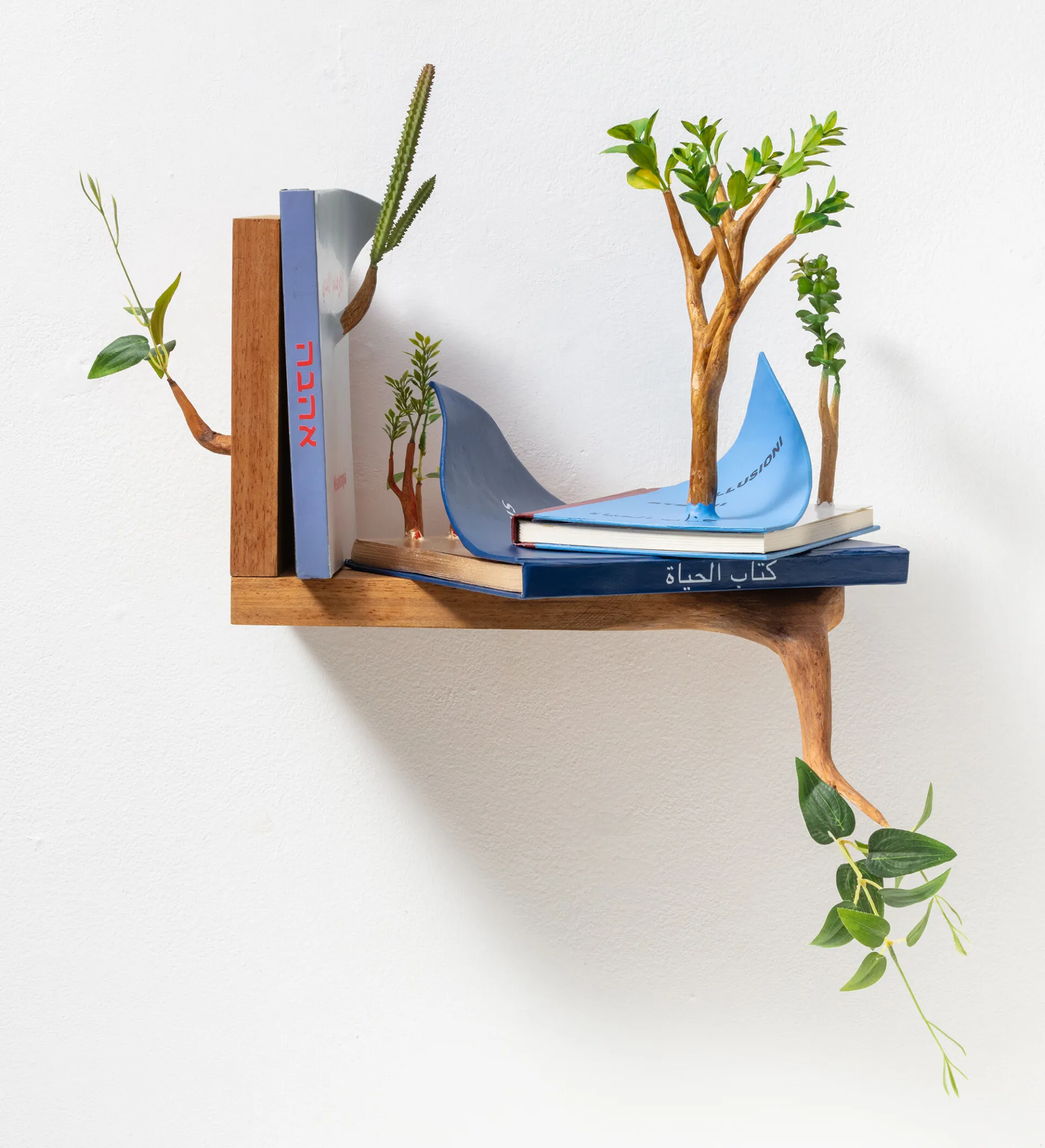 Des branches et des feuilles poussent des objets du quotidien par Camille Kachani Des branches et des feuilles poussent des objets du quotidien par Camille Kachani 3 Des-branches-et-des-feuilles-poussent-des-objets-du-quotidien-par-Camille-Kachani