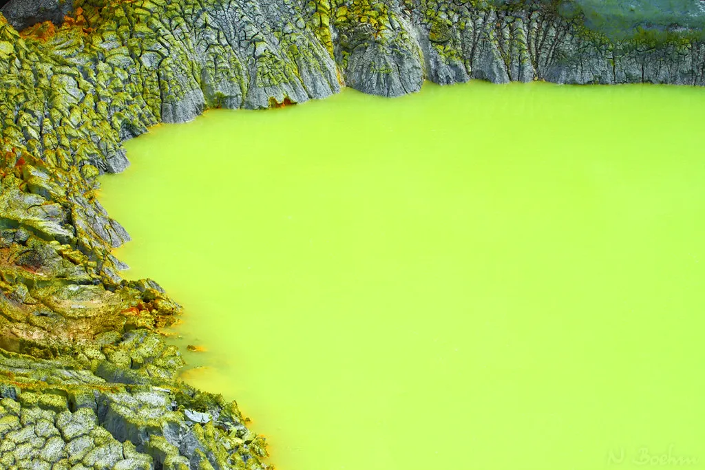 Devil's Bath - la baignoire du diable de Wai-O-Tapu en Nouvelle Zélande Devil s Bath la baignoire du diable de Wai O Tapu en Nouvelle Zelande 2 Devil-s-Bath-la-baignoire-du-diable-de-Wai-O-Tapu-en-Nouvelle-Zelande