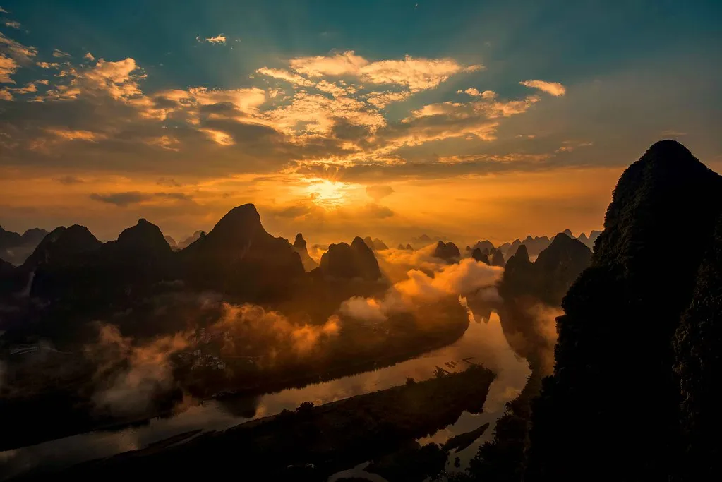 La rivière Li et ses paysages de pains de sucre karstiques La riviere Li et ses paysages de pains de sucre karstiques 2 La-riviere-Li-et-ses-paysages-de-pains-de-sucre-karstiques