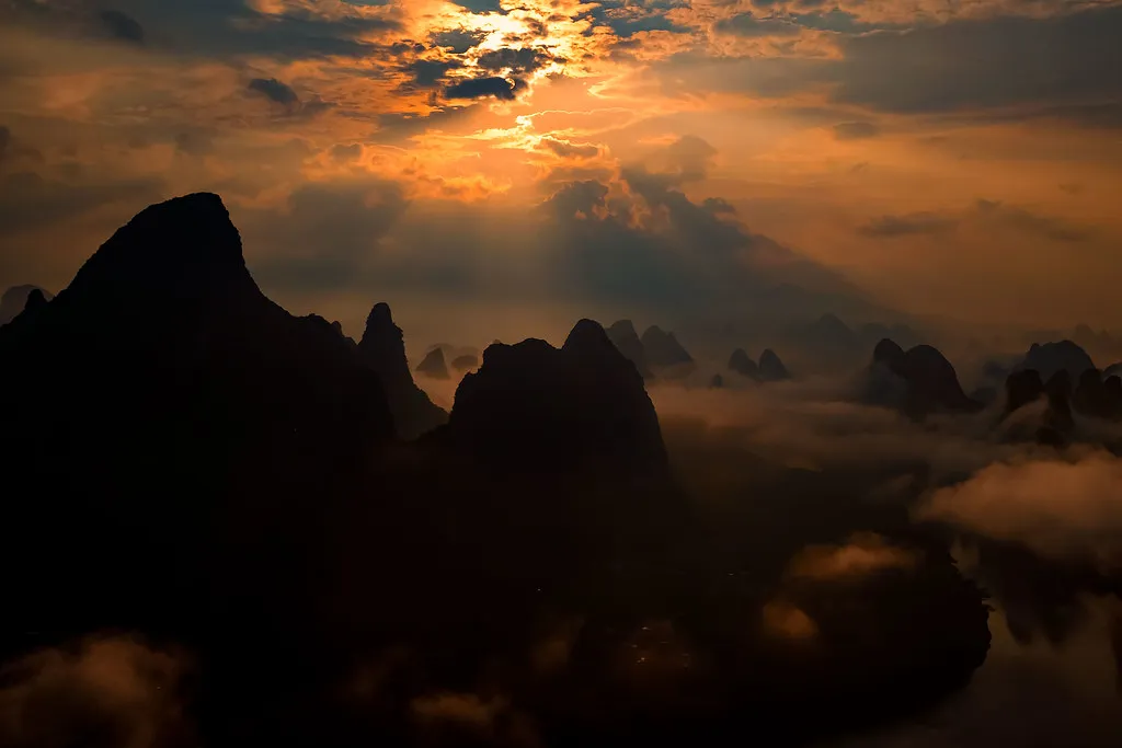 La rivière Li et ses paysages de pains de sucre karstiques La riviere Li et ses paysages de pains de sucre karstiques 4 La-riviere-Li-et-ses-paysages-de-pains-de-sucre-karstiques