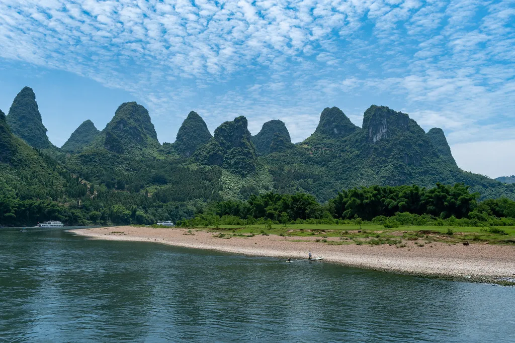 La rivière Li et ses paysages de pains de sucre karstiques La riviere Li et ses paysages de pains de sucre karstiques 7 La-riviere-Li-et-ses-paysages-de-pains-de-sucre-karstiques
