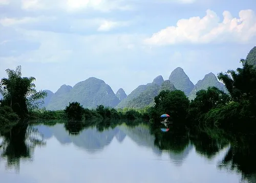 La rivière Li et ses paysages de pains de sucre karstiques La riviere Li et ses paysages de pains de sucre karstiques 8 La-riviere-Li-et-ses-paysages-de-pains-de-sucre-karstiques