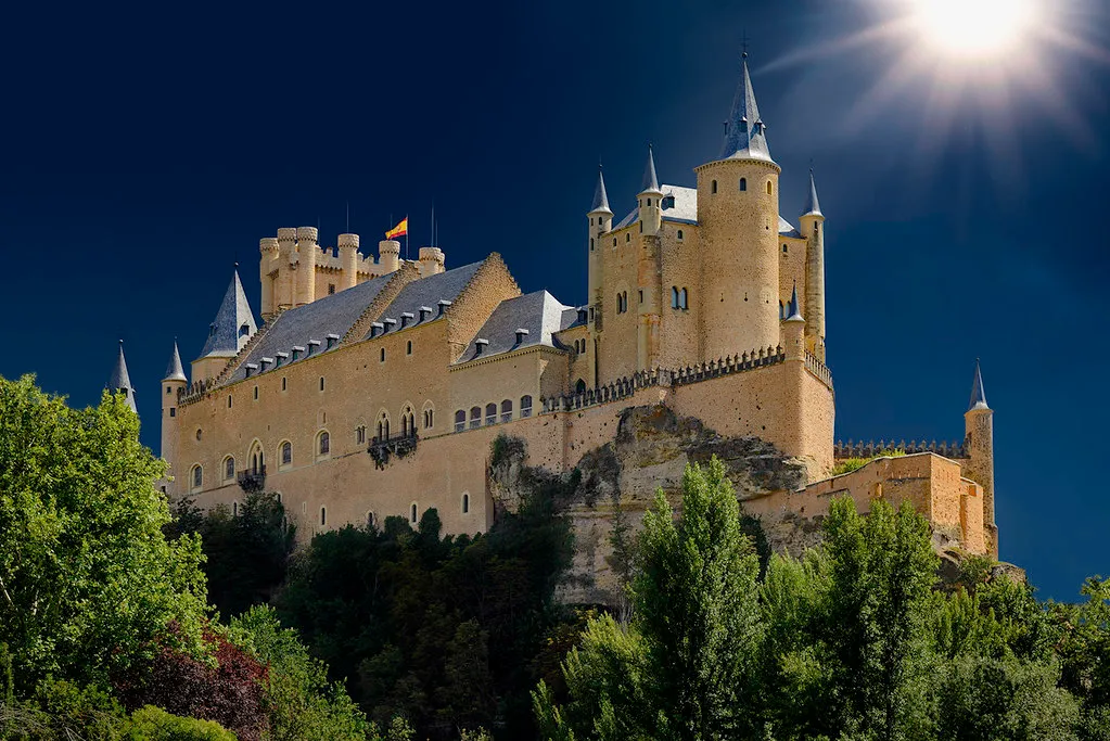 Le majestueux Alcazar de Ségovie Le majestueux Alcazar de Segovie chateau espagne 5 Le-majestueux-Alcazar-de-Segovie-chateau-espagne