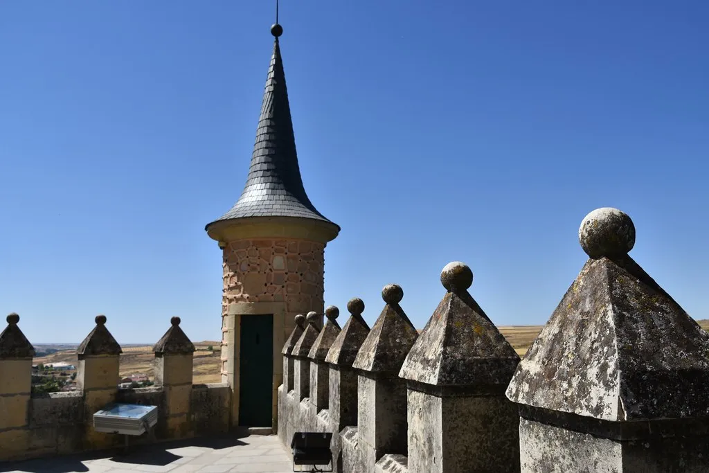 Le majestueux Alcazar de Ségovie Le majestueux Alcazar de Segovie chateau espagne 9 Le-majestueux-Alcazar-de-Segovie-chateau-espagne