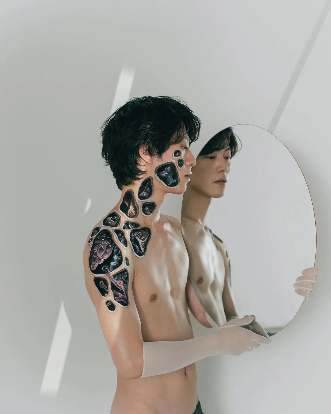 Les créations de body painting surréaliste de Hikaru Cho Les creations de body painting surrealiste de Hikaru Cho 1 Les-creations-de-body-painting-surrealiste-de-Hikaru-Cho