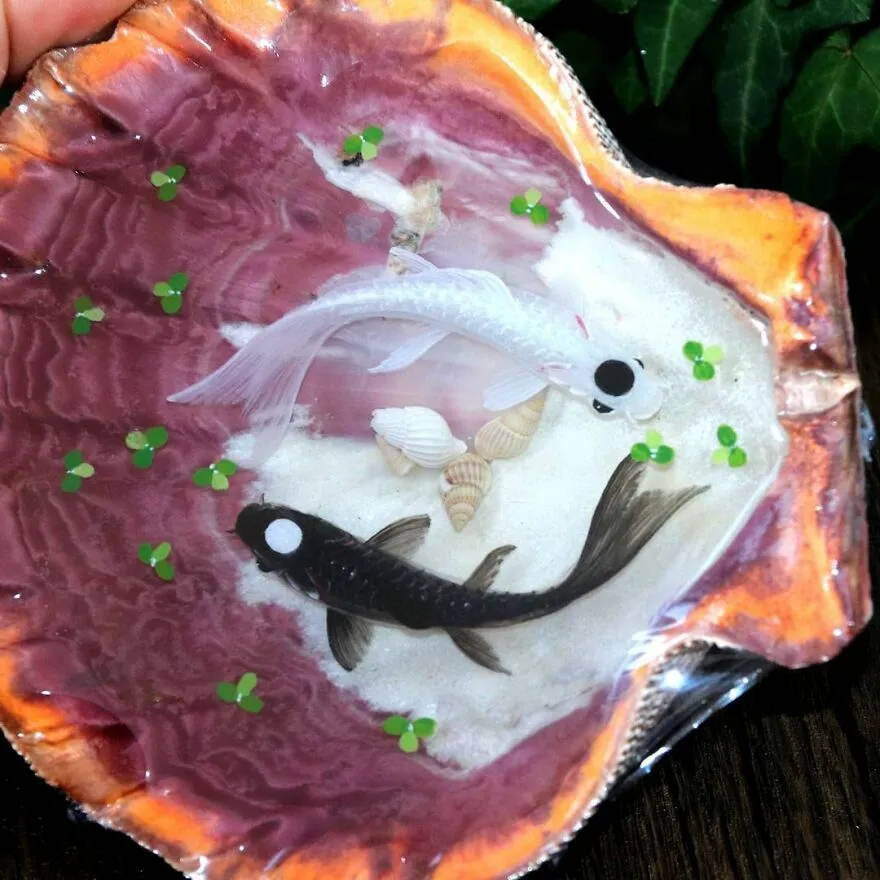 Les stupefiantes peintures en résine 3D de carpes koi et de dragons de Feif Dong Les stupefiantes peintures en resine 3D de carpes koi et de dragons de Feif Dong 11 Les stupefiantes peintures en resine 3D de carpes koi et de dragons de Feif Dong 11