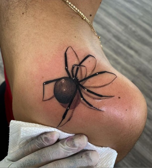 Les tatouages de veuve noire très réalistes de Jesse Garcia Les tatouages de veuve noire tres realistes de Jesse Garcia araignee spider tattoo 10 Les-tatouages-de-veuve-noire-tres-realistes-de-Jesse-Garcia-araignee-spider-tattoo