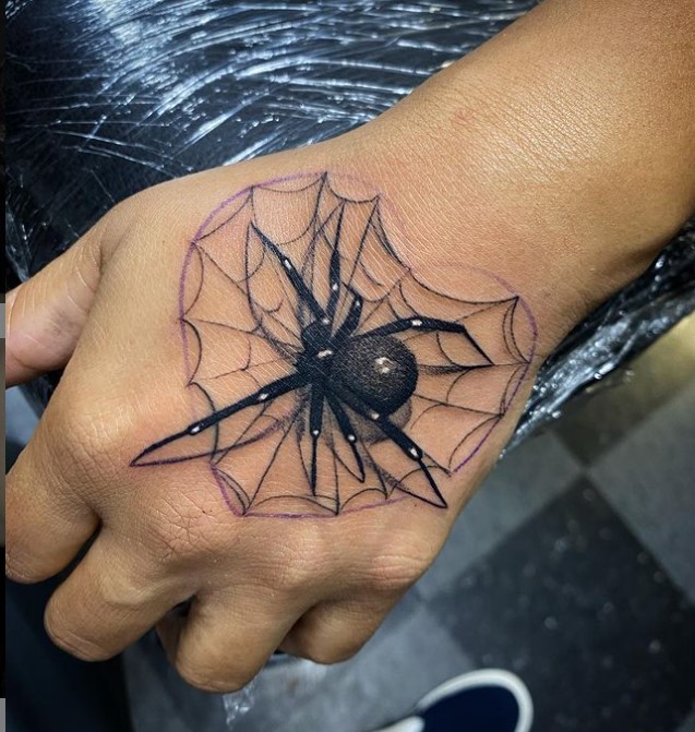Les tatouages de veuve noire très réalistes de Jesse Garcia Les tatouages de veuve noire tres realistes de Jesse Garcia araignee spider tattoo 19 Les-tatouages-de-veuve-noire-tres-realistes-de-Jesse-Garcia-araignee-spider-tattoo