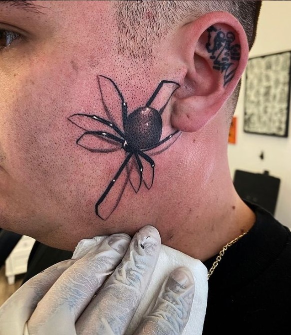 Les tatouages de veuve noire très réalistes de Jesse Garcia Les tatouages de veuve noire tres realistes de Jesse Garcia araignee spider tattoo 2 Les-tatouages-de-veuve-noire-tres-realistes-de-Jesse-Garcia-araignee-spider-tattoo
