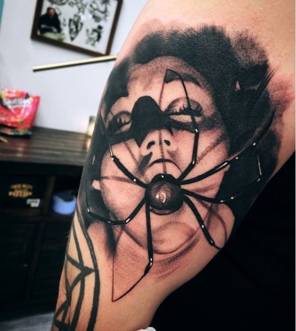 Les tatouages de veuve noire très réalistes de Jesse Garcia Les tatouages de veuve noire tres realistes de Jesse Garcia araignee spider tattoo 4 Les-tatouages-de-veuve-noire-tres-realistes-de-Jesse-Garcia-araignee-spider-tattoo