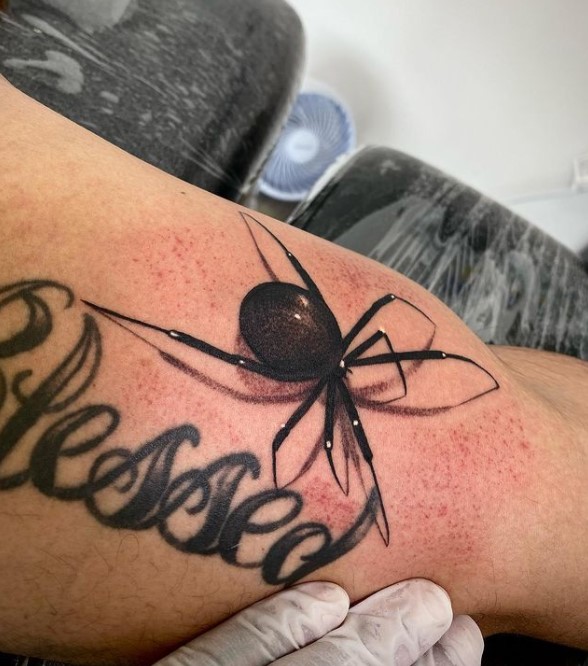 Les tatouages de veuve noire très réalistes de Jesse Garcia Les tatouages de veuve noire tres realistes de Jesse Garcia araignee spider tattoo 9 Les-tatouages-de-veuve-noire-tres-realistes-de-Jesse-Garcia-araignee-spider-tattoo