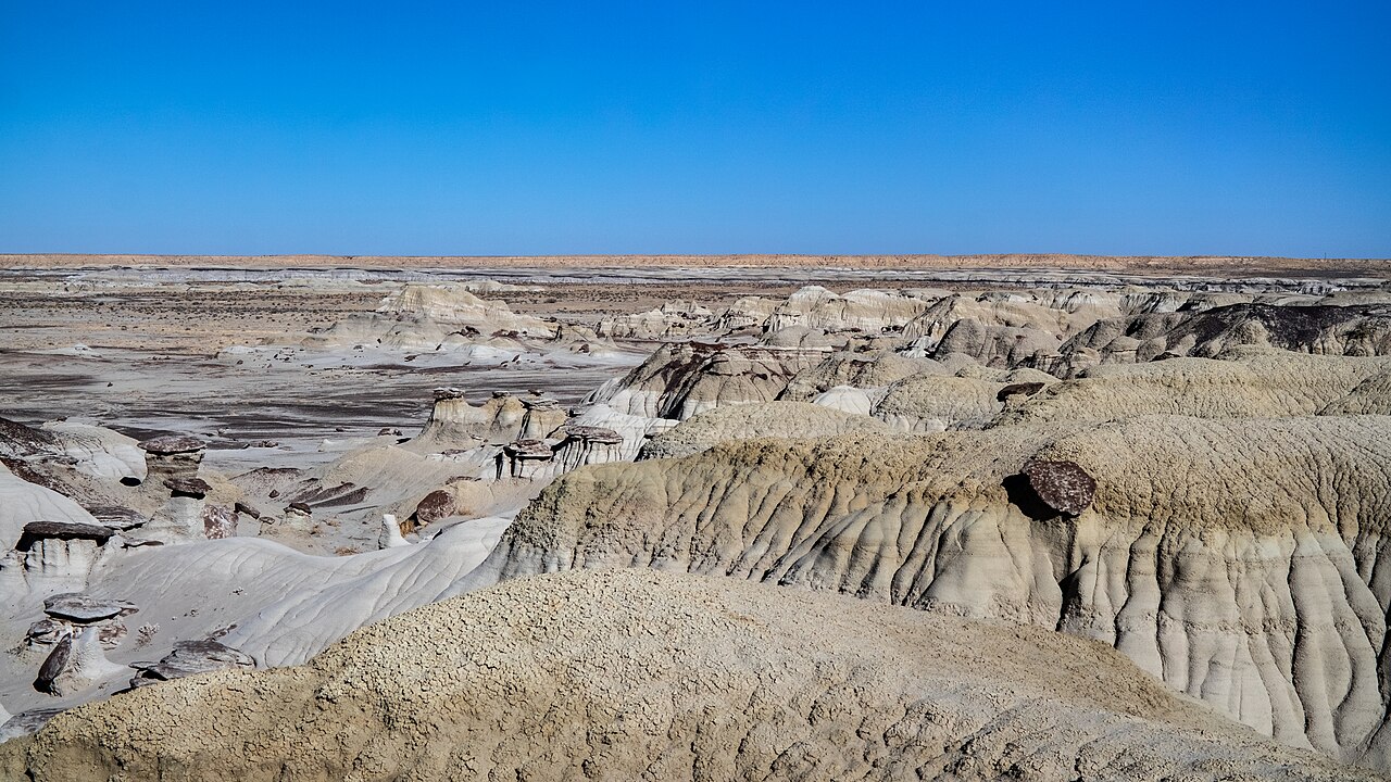 Badlands colorés et hoodoos de Ah-Shi-Sle-Pah Wilderness Badlands colorés et hoodoos de Ah-Shi-Sle-Pah Wilderness