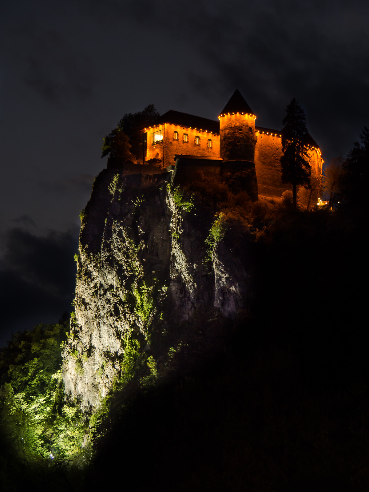 chateau de Bled eclaire de nuit chateau de Bled eclaire de nuit