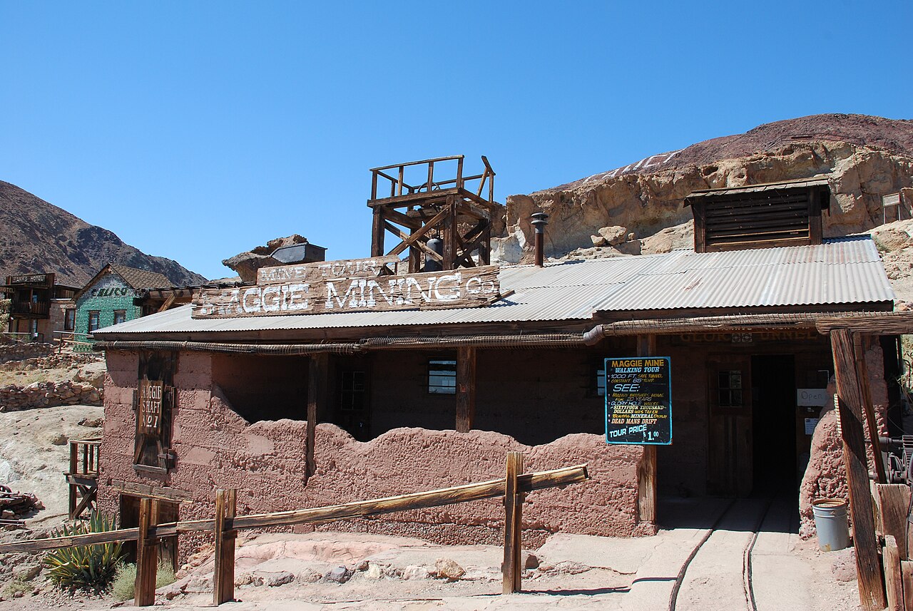 Maggie Mine dans la ville fantôme de Calico en Californie Maggie Mine dans la ville fantôme de Calico en Californie