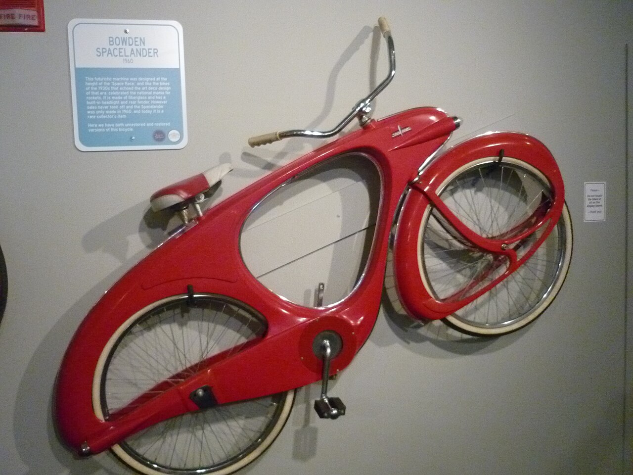 Vélo Spacelander de 1960 exposé au Carnegie Science Center Vélo Spacelander de 1960 exposé au Carnegie Science Center