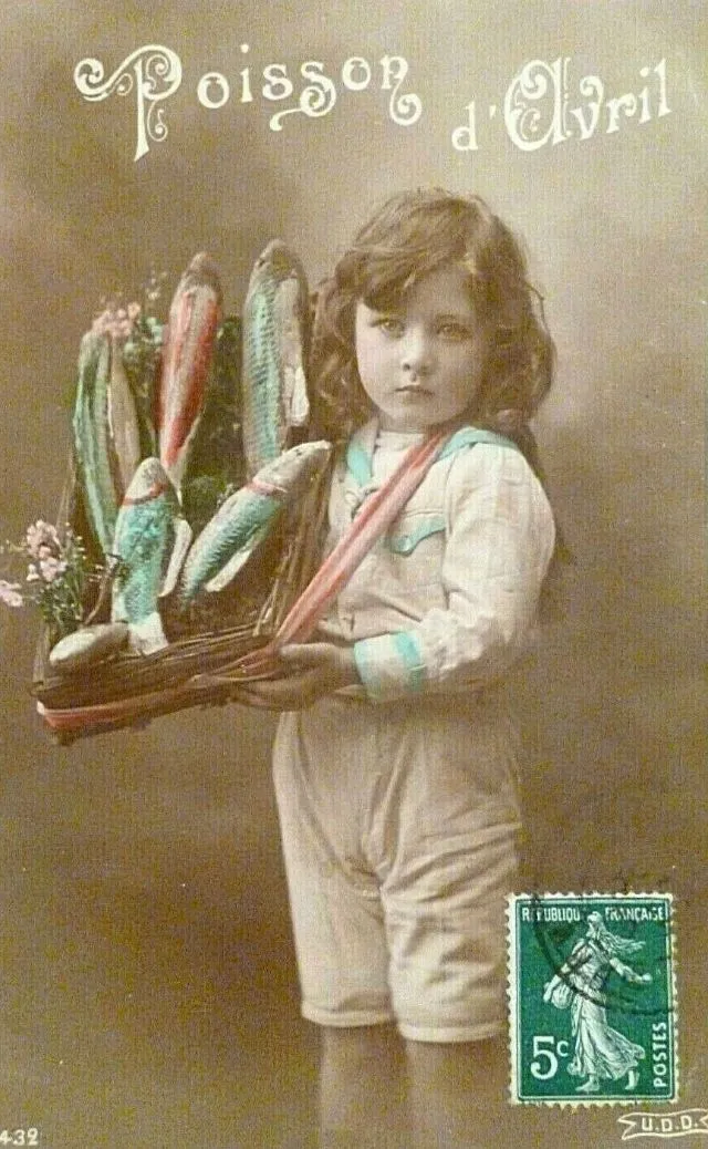 30 cartes postales de petites filles avec un poisson d'avril du début du XXeme siècle 30 cartes postales de petites filles avec un poisson davril du debut du XXeme siecle 10 30-cartes-postales-de-petites-filles-avec-un-poisson-davril-du-debut-du-XXeme-siecle