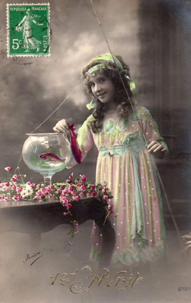 30 cartes postales de petites filles avec un poisson d'avril du début du XXeme siècle 30 cartes postales de petites filles avec un poisson davril du debut du XXeme siecle 12 30-cartes-postales-de-petites-filles-avec-un-poisson-davril-du-debut-du-XXeme-siecle