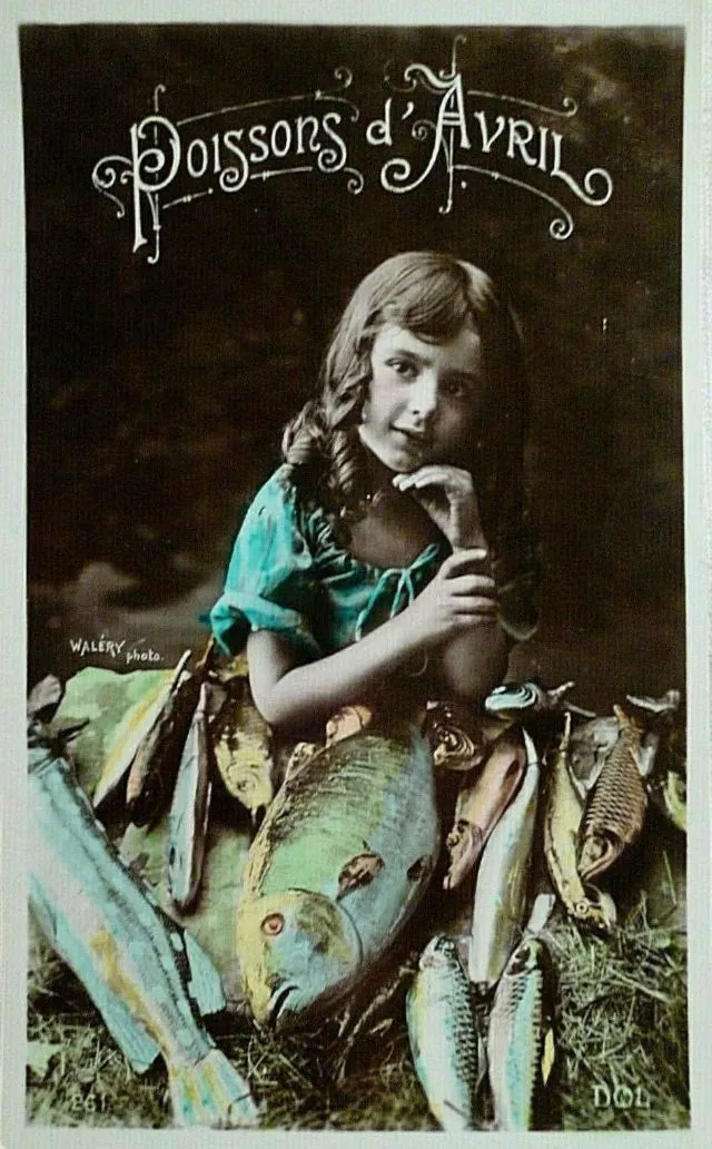 30 cartes postales de petites filles avec un poisson d'avril du début du XXeme siècle 30 cartes postales de petites filles avec un poisson davril du debut du XXeme siecle 13 30-cartes-postales-de-petites-filles-avec-un-poisson-davril-du-debut-du-XXeme-siecle