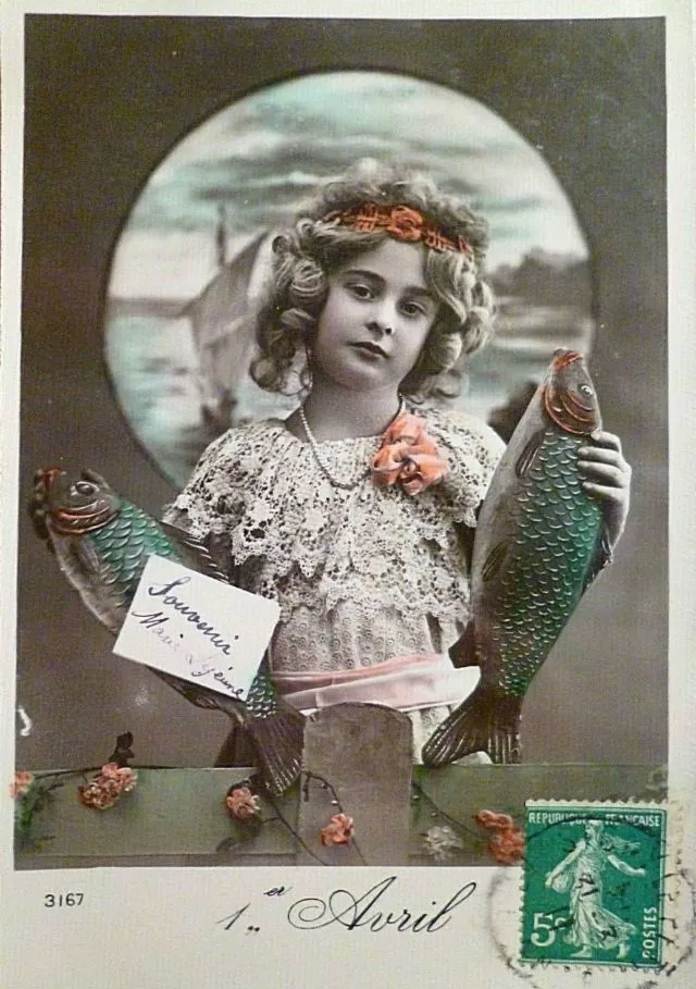 30 cartes postales de petites filles avec un poisson d'avril du début du XXeme siècle 30 cartes postales de petites filles avec un poisson davril du debut du XXeme siecle 19 30-cartes-postales-de-petites-filles-avec-un-poisson-davril-du-debut-du-XXeme-siecle