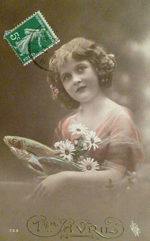 30 cartes postales de petites filles avec un poisson d'avril du début du XXeme siècle 30 cartes postales de petites filles avec un poisson davril du debut du XXeme siecle 2 30-cartes-postales-de-petites-filles-avec-un-poisson-davril-du-debut-du-XXeme-siecle