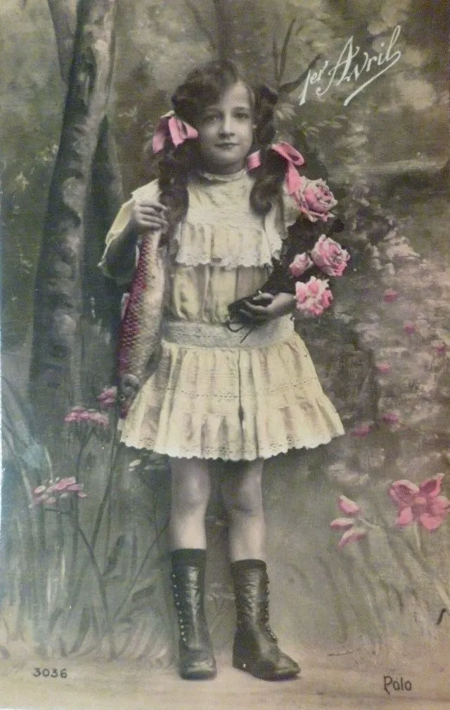 30 cartes postales de petites filles avec un poisson d'avril du début du XXeme siècle 30 cartes postales de petites filles avec un poisson davril du debut du XXeme siecle 24 30-cartes-postales-de-petites-filles-avec-un-poisson-davril-du-debut-du-XXeme-siecle