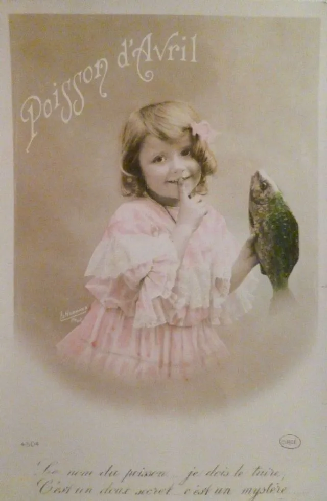30 cartes postales de petites filles avec un poisson d'avril du début du XXeme siècle 30 cartes postales de petites filles avec un poisson davril du debut du XXeme siecle 25 30-cartes-postales-de-petites-filles-avec-un-poisson-davril-du-debut-du-XXeme-siecle