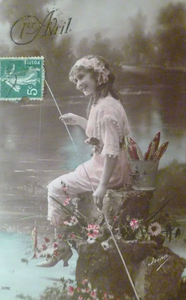 30 cartes postales de petites filles avec un poisson d'avril du début du XXeme siècle 30 cartes postales de petites filles avec un poisson davril du debut du XXeme siecle 26 30-cartes-postales-de-petites-filles-avec-un-poisson-davril-du-debut-du-XXeme-siecle
