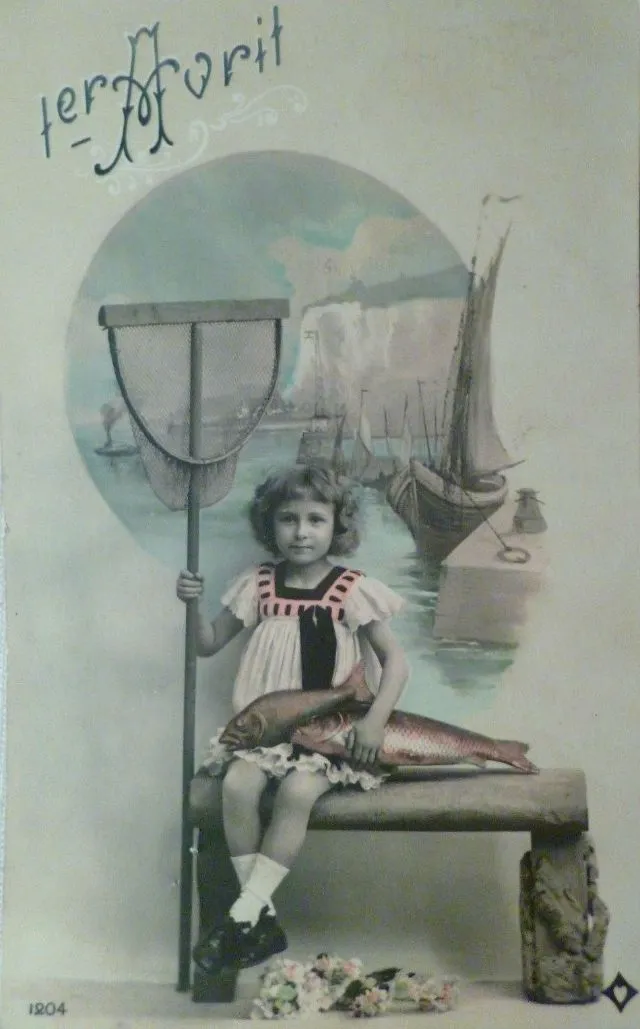 30 cartes postales de petites filles avec un poisson d'avril du début du XXeme siècle 30 cartes postales de petites filles avec un poisson davril du debut du XXeme siecle 30 30-cartes-postales-de-petites-filles-avec-un-poisson-davril-du-debut-du-XXeme-siecle