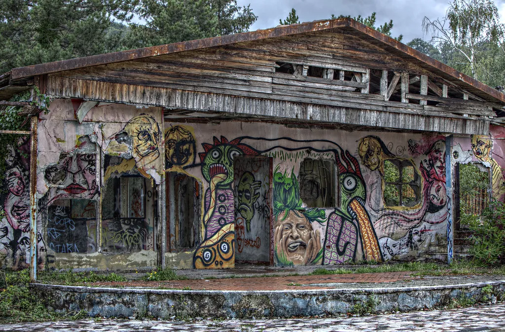 Consonno - la ville des jouets - le Las Vegas italien abandonné Consonno la ville des jouets le Las Vegas italien abandonne lombardie italie urbex 12 Consonno-la-ville-des-jouets-le-Las-Vegas-italien-abandonne-lombardie-italie-urbex-12