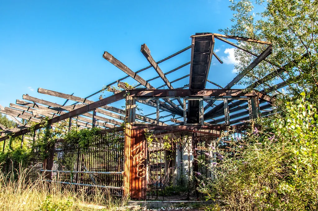 Consonno - la ville des jouets - le Las Vegas italien abandonné Consonno la ville des jouets le Las Vegas italien abandonne lombardie italie urbex 7 Consonno-la-ville-des-jouets-le-Las-Vegas-italien-abandonne-lombardie-italie-urbex-7