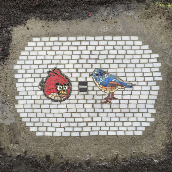 Des réparations de nids de poule avec de la mosaique par Jim Bachor Des reparations de nids de poule avec de la mosaique par Jim Bachor 18 Des-reparations-de-nids-de-poule-avec-de-la-mosaique-par-Jim-Bachor