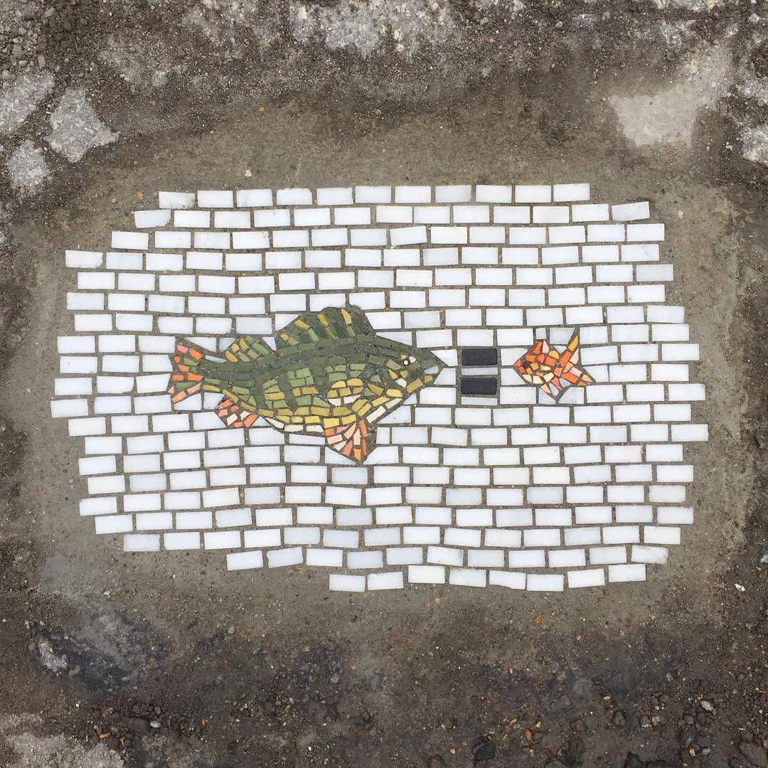 Des réparations de nids de poule avec de la mosaique par Jim Bachor Des reparations de nids de poule avec de la mosaique par Jim Bachor 2 Des-reparations-de-nids-de-poule-avec-de-la-mosaique-par-Jim-Bachor