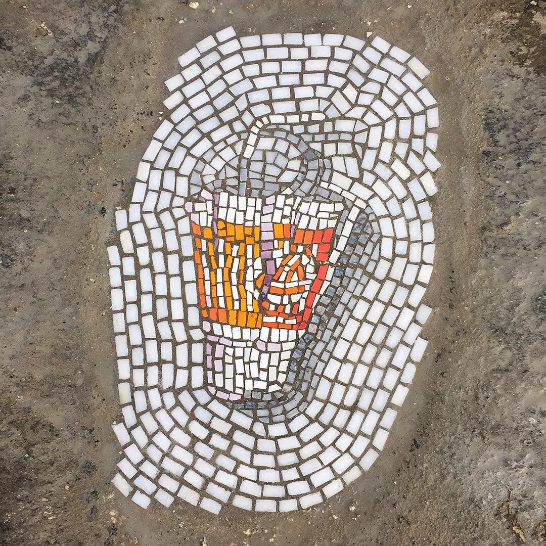 Des réparations de nids de poule avec de la mosaique par Jim Bachor Des reparations de nids de poule avec de la mosaique par Jim Bachor 7 Des-reparations-de-nids-de-poule-avec-de-la-mosaique-par-Jim-Bachor