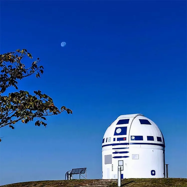 L'Observatoire de Zweibrück, un observatoire R2-D2 L Observatoire de Zweibruck un observatoire R2 D2 geant starwars allemagne 2 L-Observatoire-de-Zweibruck-un-observatoire-R2-D2-geant-starwars-allemagne