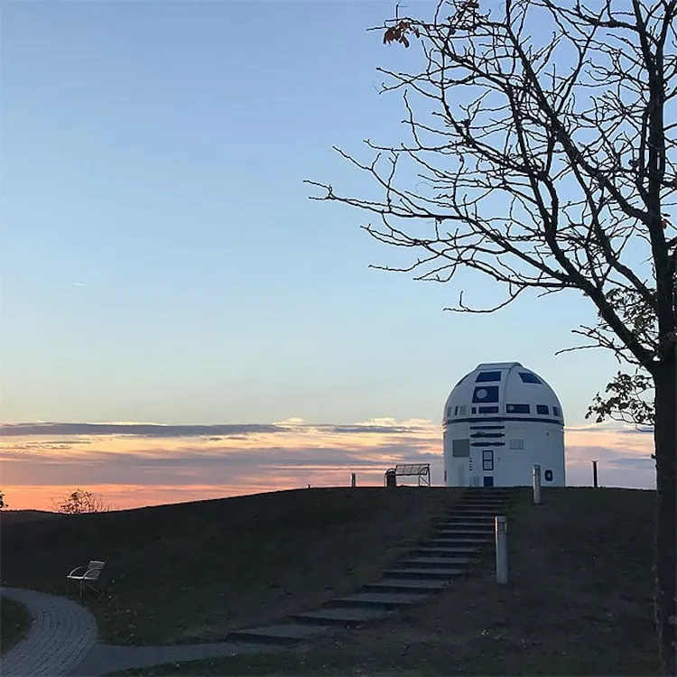 L'Observatoire de Zweibrück, un observatoire R2-D2 L Observatoire de Zweibruck un observatoire R2 D2 geant starwars allemagne 5 L-Observatoire-de-Zweibruck-un-observatoire-R2-D2-geant-starwars-allemagne