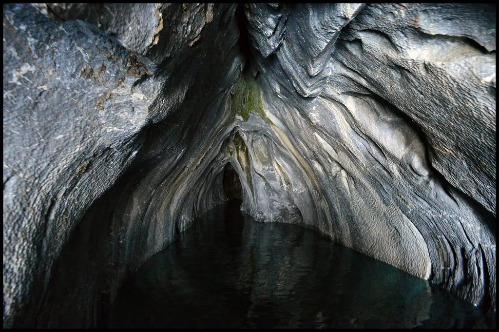 La cathédrale de marbre et les grottes de marbre du Lago General Carrera au Chili La cathedrale de marbre et les grottes de marbre du Lago General Carrera au Chili chapelle de marbre caverne de marbre lac 16 La-cathedrale-de-marbre-et-les-grottes-de-marbre-du-Lago-General-Carrera-au-Chili-chapelle-de-marbre-caverne-de-marbre-lac