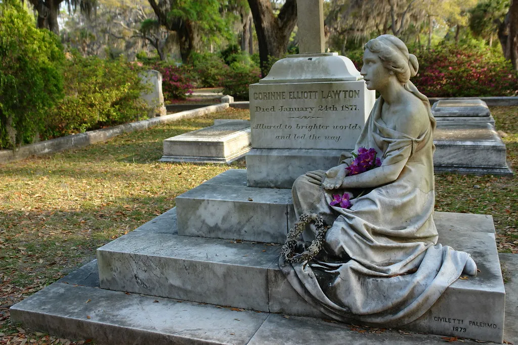 Le cimetière de Bonaventure, un des cimetières les plus ornés du monde Le cimetiere de Bonaventure un des cimetieres les plus ornes du monde 2 statue corinne elliot lawton Le-cimetiere-de-Bonaventure-un-des-cimetieres-les-plus-ornes-du-monde-2-statue-corinne-elliot-lawton