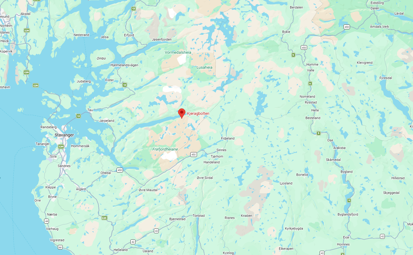 Le defi du Kjeragbolten un rocher coince entre deux falaises norvege maps Le defi du Kjeragbolten un rocher coince entre deux falaises norvege maps