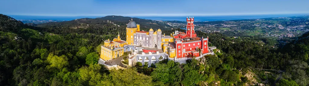 L'exubérant palais de Pena de Sintra l exuberant palais de Pena de Sintra portugal romantisme 2 l-exuberant-palais-de-Pena-de-Sintra-portugal-romantisme-2