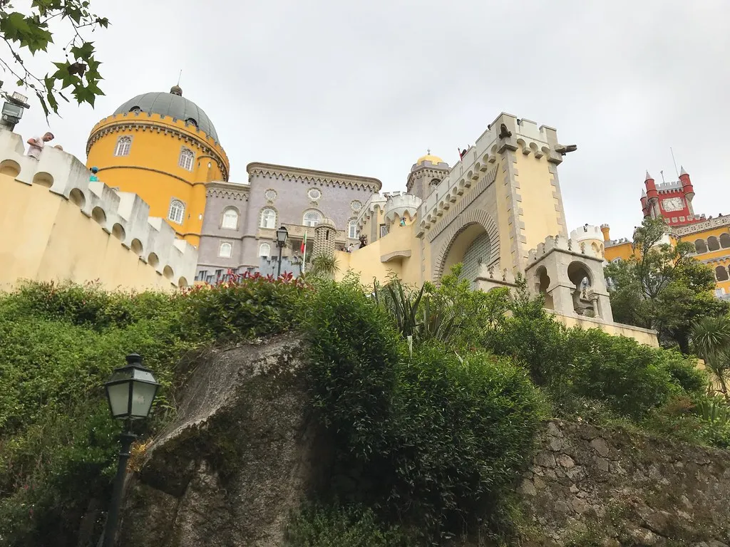 L'exubérant palais de Pena de Sintra l exuberant palais de Pena de Sintra portugal romantisme 9 l-exuberant-palais-de-Pena-de-Sintra-portugal-romantisme-9