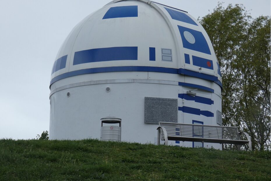 L’observatoire R2-D2 de Zweibrücken, un droïde géant qui observe vraiment les étoiles observatoire r2 d2 zweibrucken csuthorn Observatoire R2-D2 de Zweibrücken vu de l’extérieur