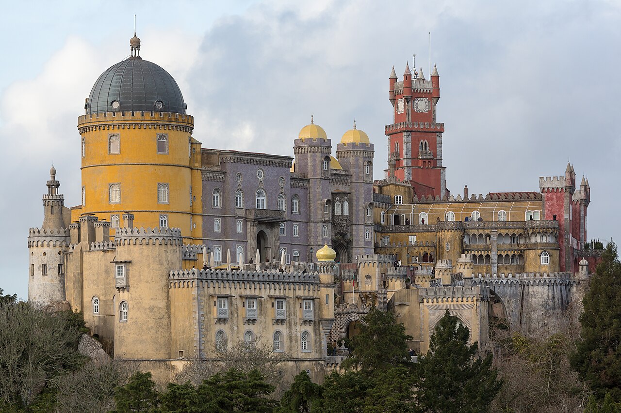 Palais de Pena à Sintra, palais romantique multicolore du Portugal Palais de Pena à Sintra, palais romantique multicolore du Portugal