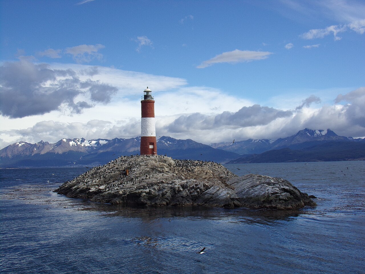 Phare Les Eclaireurs dans le canal Beagle près d’Ushuaia Phare Les Eclaireurs dans le canal Beagle près d’Ushuaia
