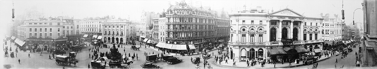 Piccadilly Circus à Londres en 1909 avec sa circulation et ses bâtiments édouardiens Piccadilly Circus à Londres en 1909 avec sa circulation et ses bâtiments édouardiens