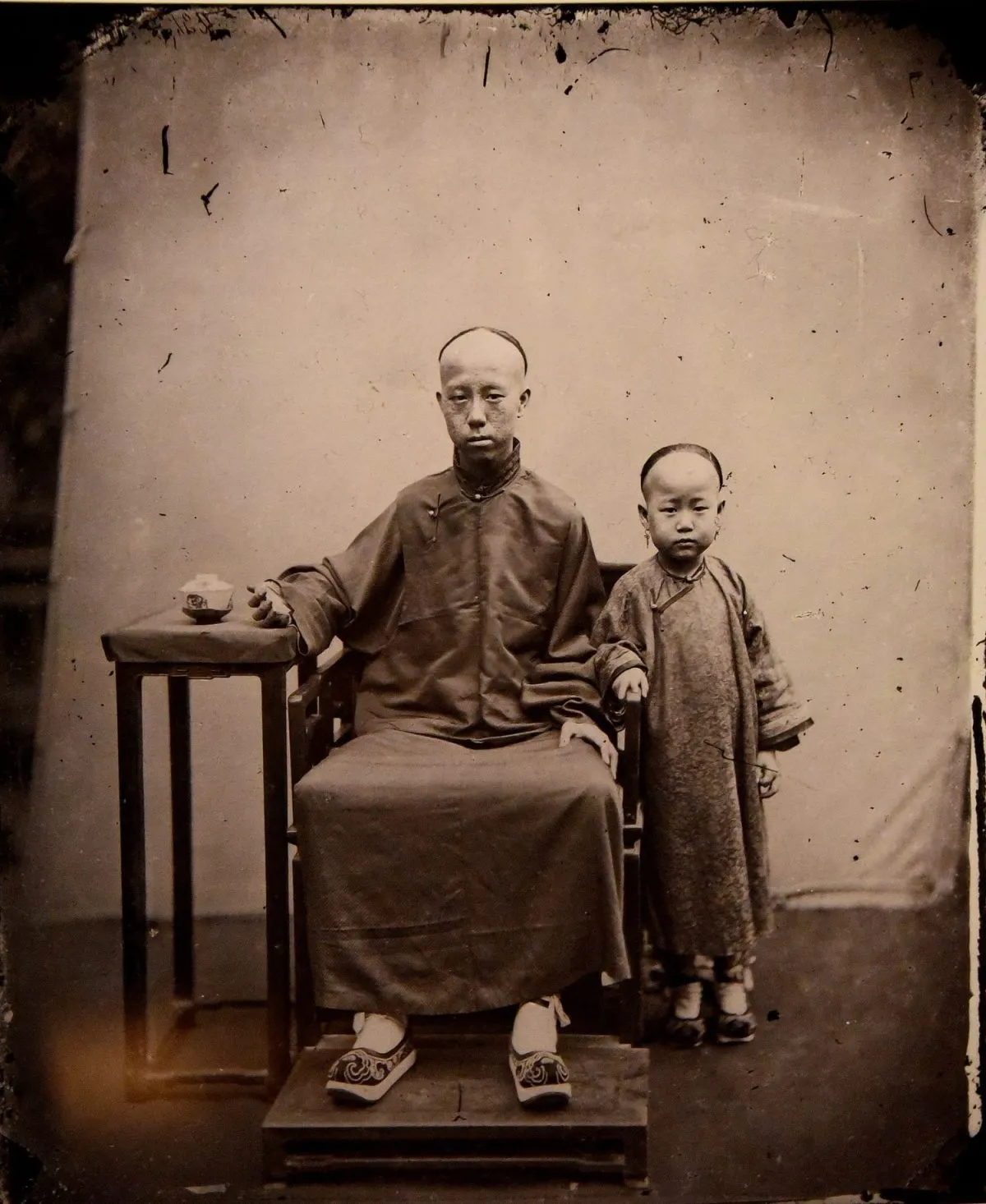 Des photographies de la Chine des années 1870 par John Thomson Des photographies de la Chine des annees 1870 par John Thomson 3 mandarin fils Des-photographies-de-la-Chine-des-annees-1870-par-John-Thomson-3-mandarin-fils