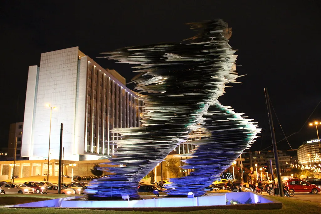 Dromeas - la sculpture géante d'un coureur en éclats de verre Dromeas la sculpture geante d un coureur en eclats de verre athenes costas varotsos 6 Dromeas-la-sculpture-geante-d-un-coureur-en-eclats-de-verre-athenes-costas-varotsos-6