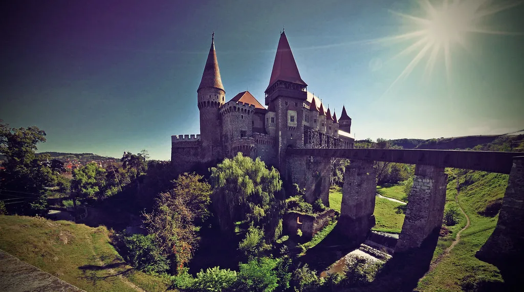 Le château des Corvin ou château de Hunedoara, conte de fée de Transylvanie Le chateau des Corvin ou chateau de Hunedoara conte de fee de Transylvanie roumanie 13 Le-chateau-des-Corvin-ou-chateau-de-Hunedoara-conte-de-fee-de-Transylvanie-roumanie-13