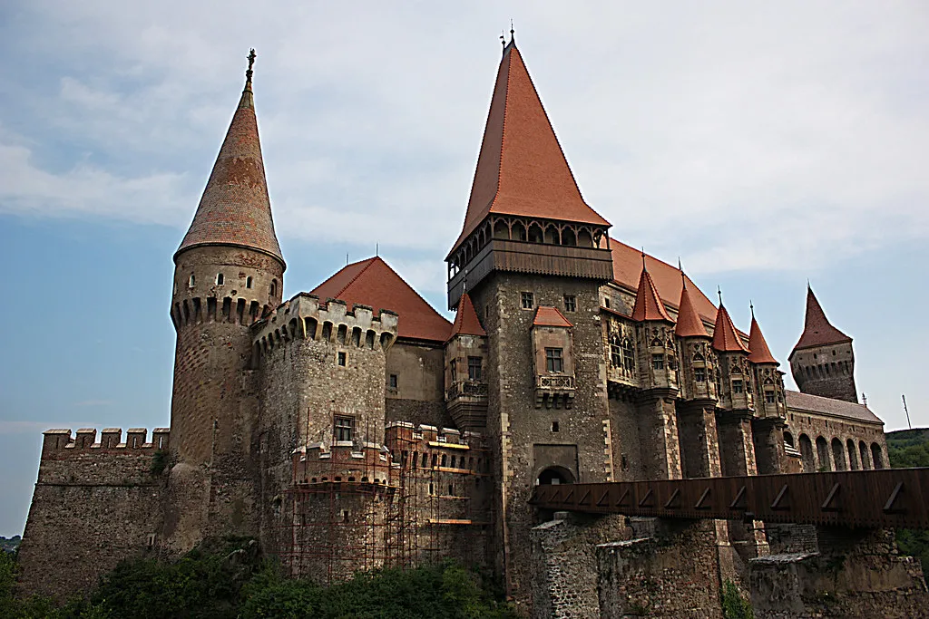 Le château des Corvin ou château de Hunedoara, conte de fée de Transylvanie Le chateau des Corvin ou chateau de Hunedoara conte de fee de Transylvanie roumanie 4 Le-chateau-des-Corvin-ou-chateau-de-Hunedoara-conte-de-fee-de-Transylvanie-roumanie-4