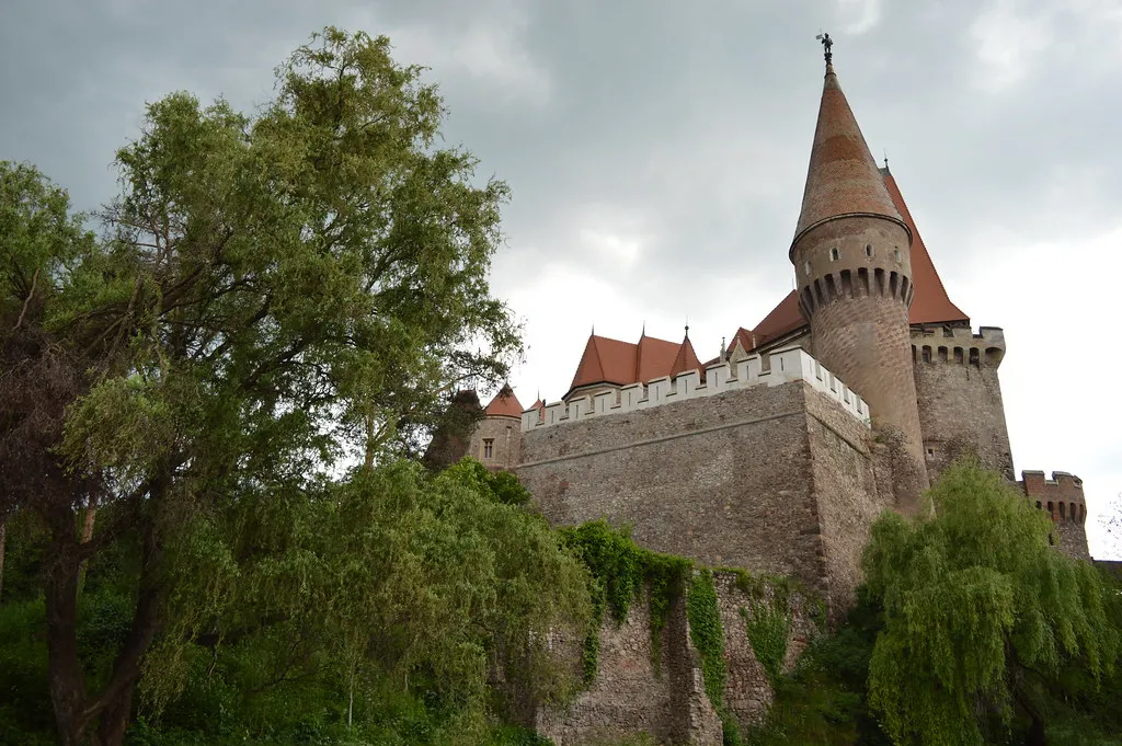Le château des Corvin ou château de Hunedoara, conte de fée de Transylvanie Le chateau des Corvin ou chateau de Hunedoara conte de fee de Transylvanie roumanie 5 Le-chateau-des-Corvin-ou-chateau-de-Hunedoara-conte-de-fee-de-Transylvanie-roumanie-5