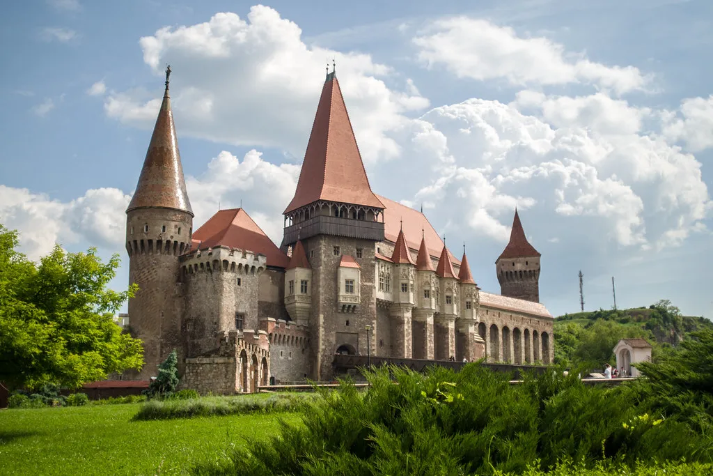 Le château des Corvin ou château de Hunedoara, conte de fée de Transylvanie Le chateau des Corvin ou chateau de Hunedoara conte de fee de Transylvanie roumanie 6 Le-chateau-des-Corvin-ou-chateau-de-Hunedoara-conte-de-fee-de-Transylvanie-roumanie-6